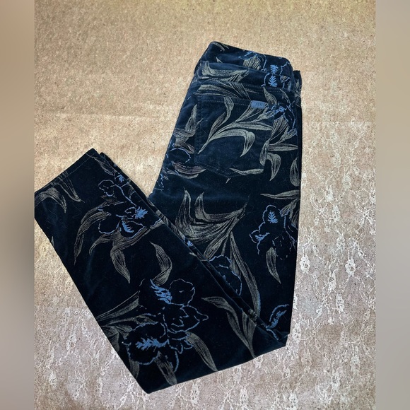 JEN7 - Anthropologie Printed Velvet Skinny Ankle Jeans. Size 6 - Picture 6 of 6